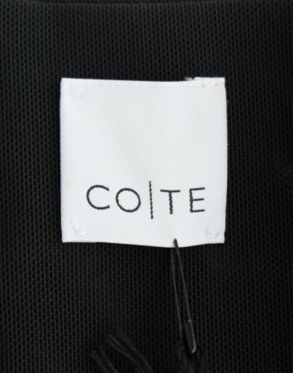 فستان فينوس أسود بأكمام قصيرة من CO|TE