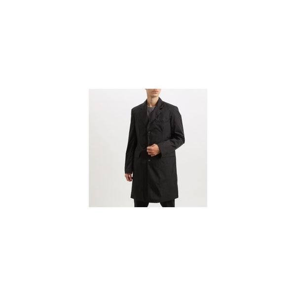 أضف سترة بوليستر سوداء
