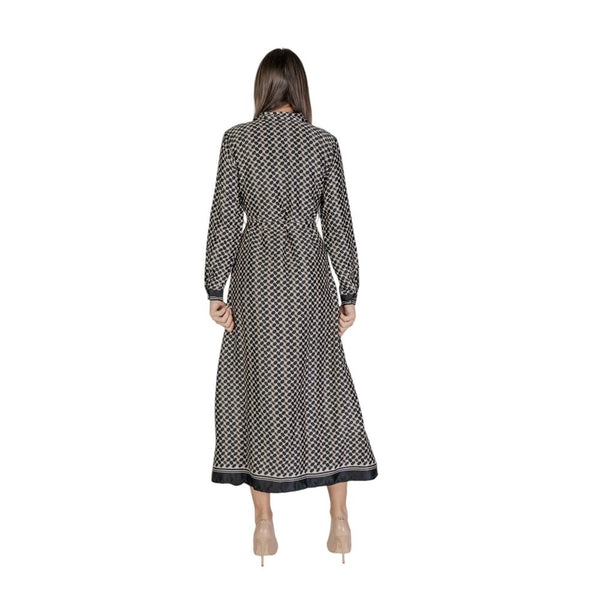 Outfito.ae