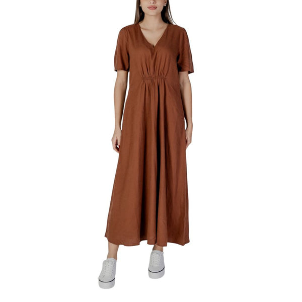 B.Young Linen Outfito.ae