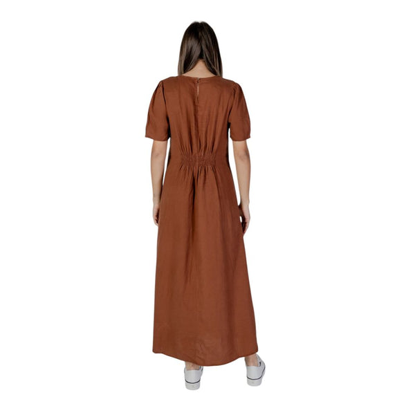 Outfito.ae