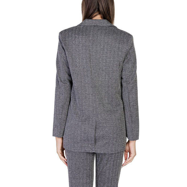 Outfito.ae