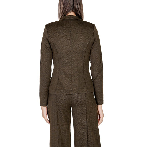 Outfito.ae