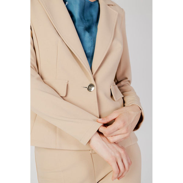 Outfito.ae