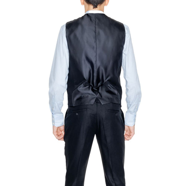Outfito.ae