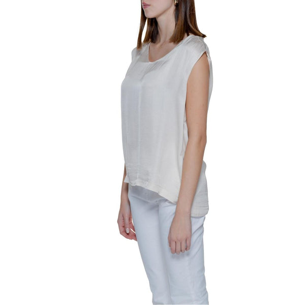 Outfito.ae