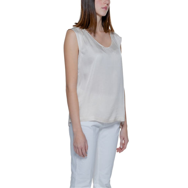 Outfito.ae