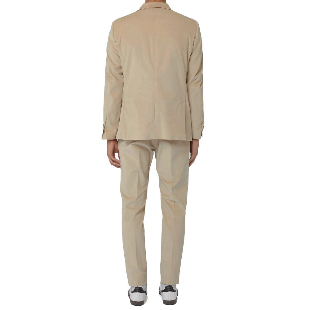 Outfito.ae