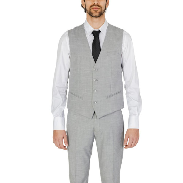 Outfito.ae