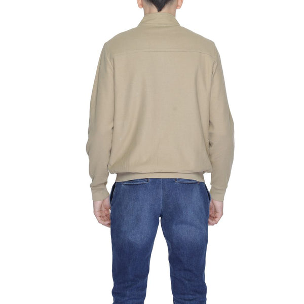 Outfito.ae
