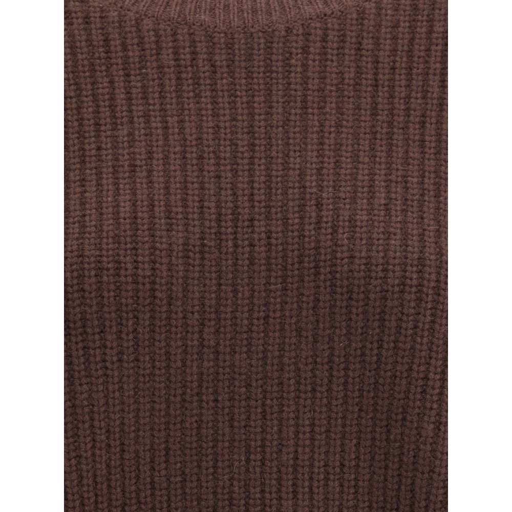 Close-up of Loulou De Saison Ribbed cashmere Sweater fabric, highlighting the soft ribbed cashmere knit in rich brown tone.